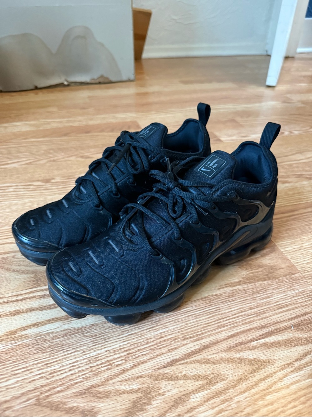 Nike Men's Black Low-Top Athletic Sneakers